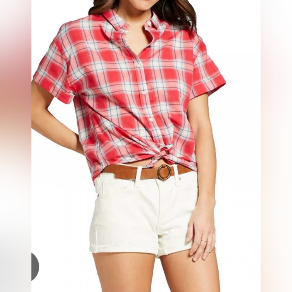 Shirt  Plaid Buttons Universal thread Women  Front  Size Medium New Color Red